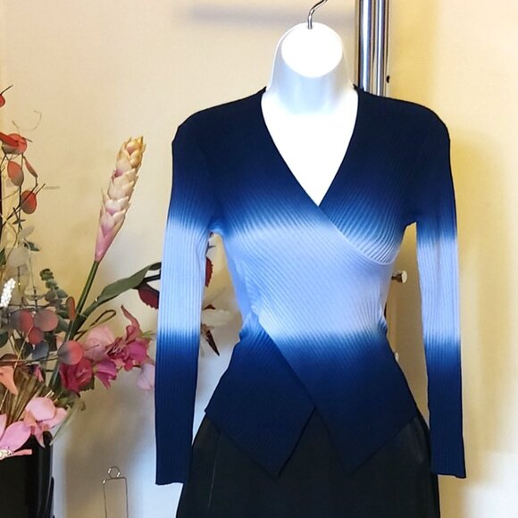 NWT Women’s Navy Blue Dip-dyed Lightweight V Neck Long Sleeve Cardigan Sweater - Picture 2 of 7